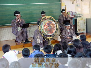 宮崎雅楽会の方々の演奏の様子です。