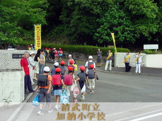 あいさつ運動をしている様子です。