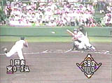 甲子園一回戦、スクイズの写真