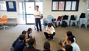 訪問校の生徒との写真04