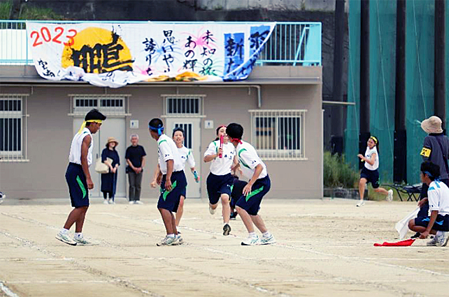 団対抗リレー(選抜男女)の写真03