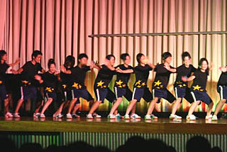 �u�X�e�[�W���\����R�ʂ̍�i�v�̎ʐ^