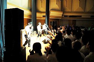 �X�e�[�W���\�E�R���T�[�g�̎ʐ^01