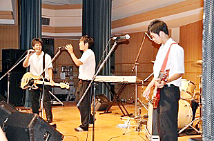 �X�e�[�W���\�E�R���T�[�g�̎ʐ^01