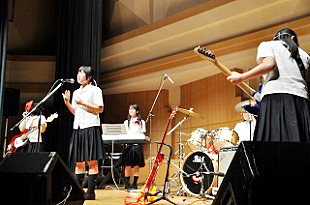 �X�e�[�W���\�E�R���T�[�g�̎ʐ^02