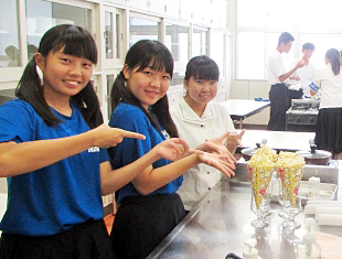 �u�ƒ�N���u �|�b�v�R�[�����R�[�i�[�v�ʐ^