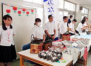 �u�݂Ȃ݂̂����x���w�Z ���i�̔��E�𗬁v�ʐ^