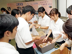 �u���l�X�R�� �̔��v�ʐ^